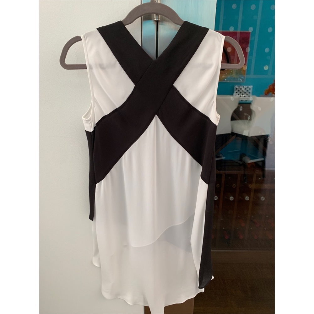 BCBG SLEEVELESS blouse - Picture 2 of 3